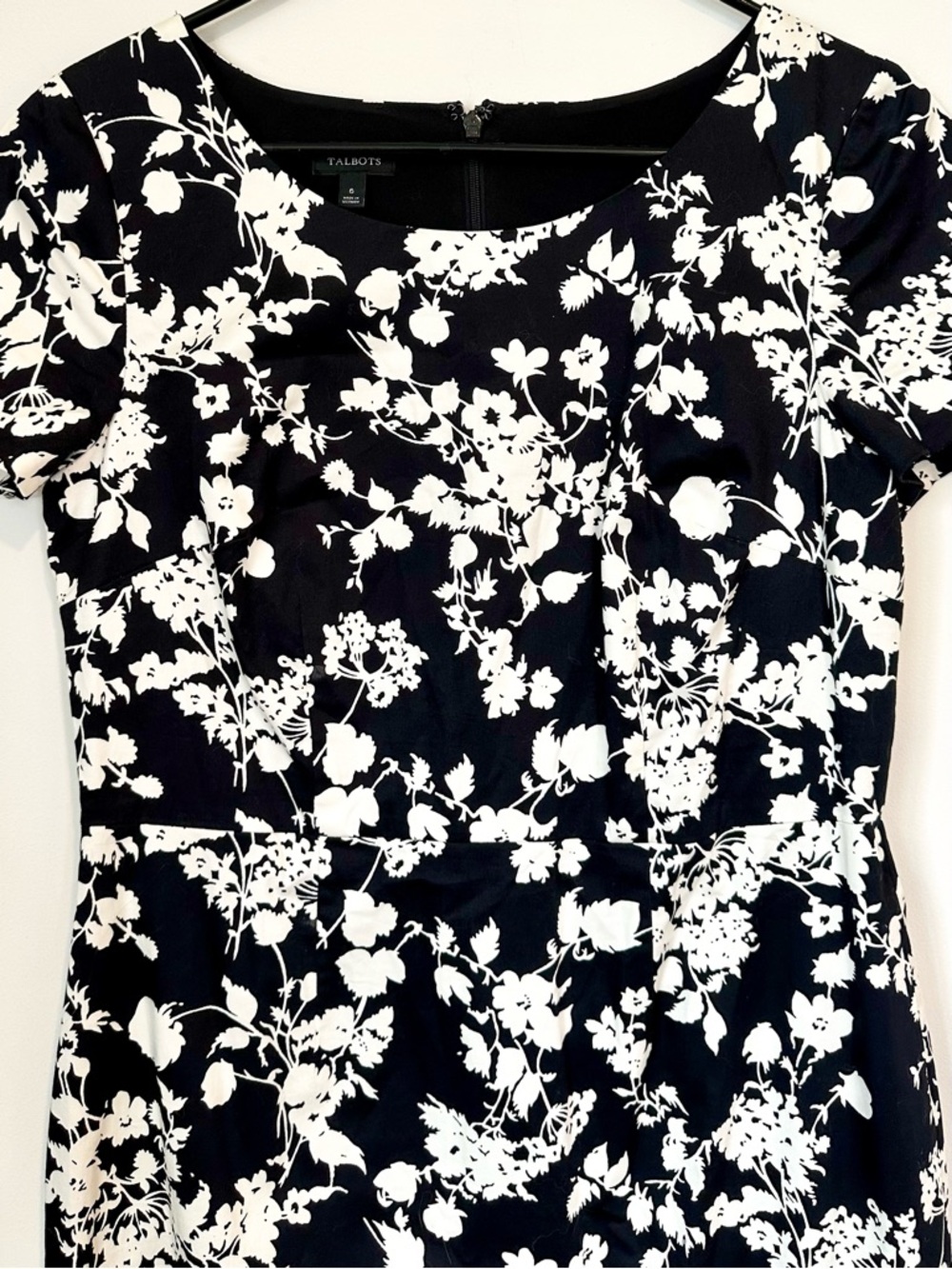 Talbots Black and White Floral Bateau Neck Midi Sheath Dress - Size: 6 - Picture 5 of 7
